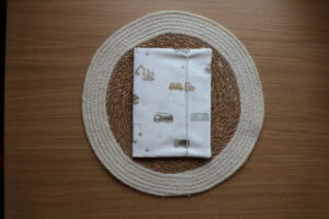 AYLUN Hülle Gesundheitsheft | Fahrzeuge braun-weiss