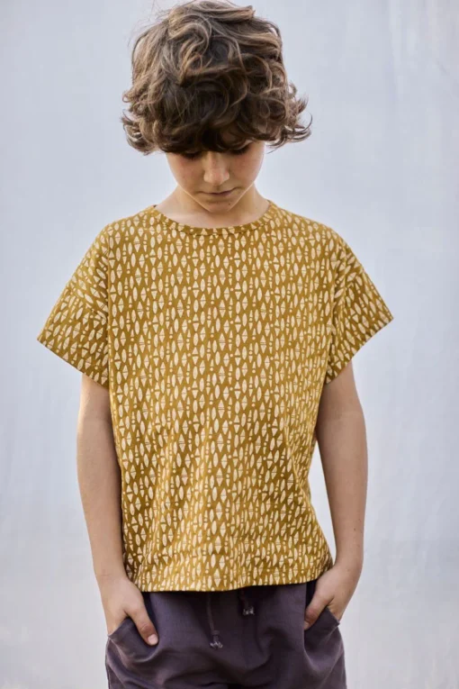 Tiralahilacha Unisex T-Shirt aus Bio-Baumwolle | Ethnic Mustard