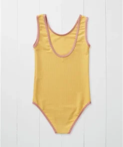 Badekleid ochre aus recycelten PFlaschen von Grass & Air