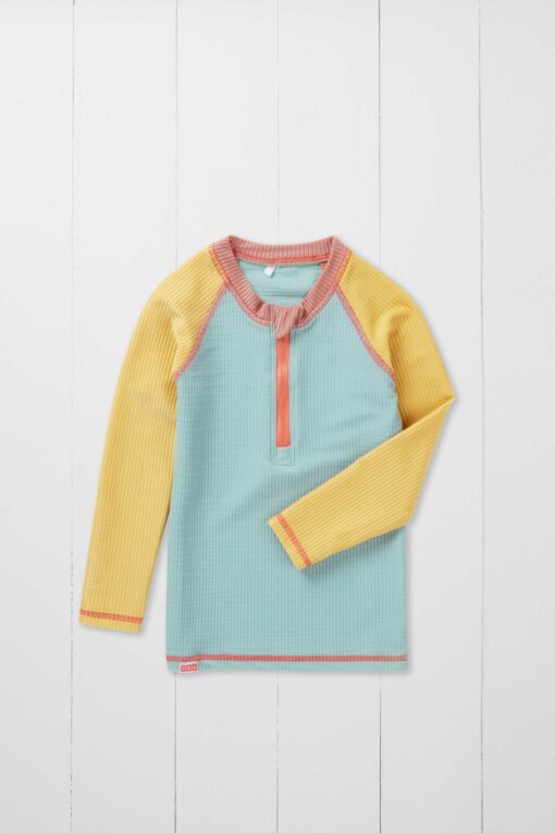 Badeshirt langam pistachio aus recycelten Pet Flaschen von Grass & Air