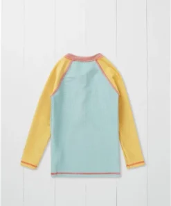 Badeshirt langam pistachio aus recycelten Pet Flaschen von Grass & Air