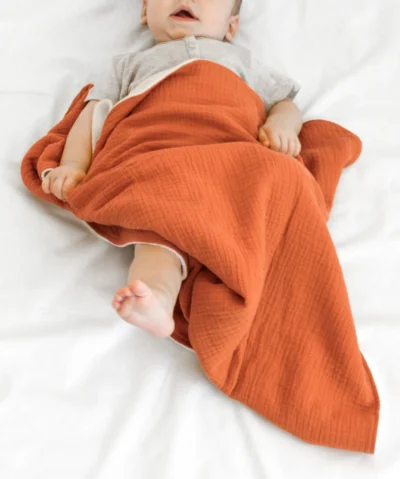BIBAK Babydecke 70 x 70 cm aus Bio-Baumwolle | Terrakotta