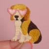 MALICIEUSE Bügel Patch | Beagle mit Herzsonnenbrille