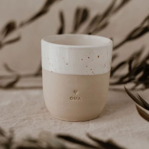 Eulenschnitt Becher Tasse aus Steingut (320ml) | Oma