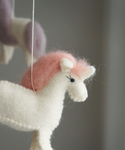 Gamcha Baby Mobile aus Filz | Einhorn pastell