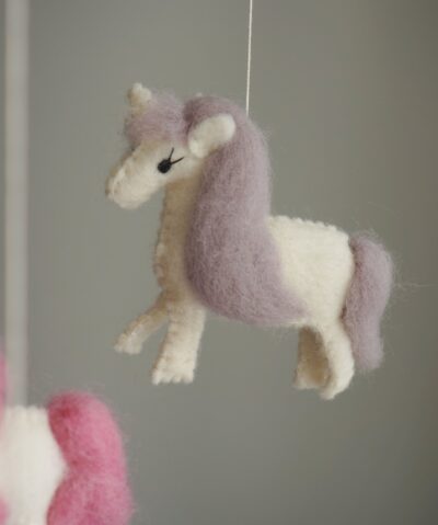 Gamcha Baby Mobile aus Filz | Einhorn pastell