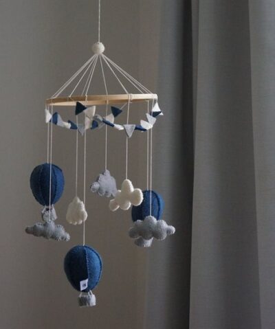 Gamcha Baby Mobile aus Filz | Heissluftballon dunkelblau