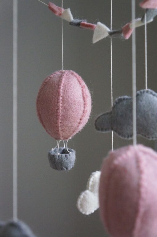 Gamcha Baby Mobile aus Filz | Heissluftballon rosa
