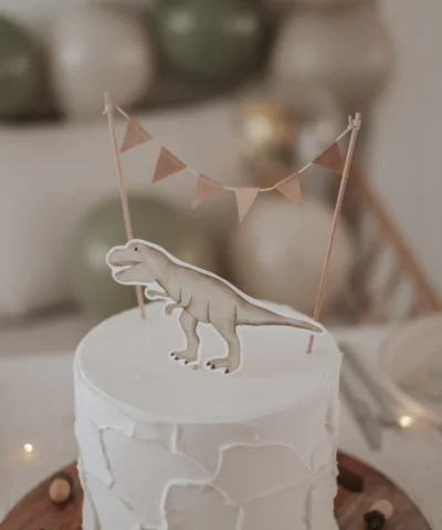 https://wintichind.ch/wp-content/uploads/hej-hanni-caketopper-dinosaurier-4.webp