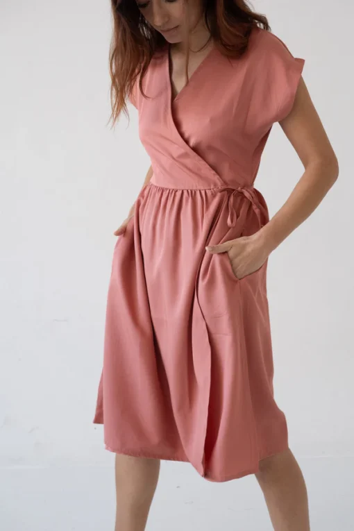Tiralahilacha ERW Tencel Wickel-Midikleid HIRA | rosa