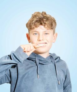 Alternative view of kiyo Kinder Zahnbürste aus Schweizer Buchenholz | Soft