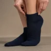 MENIQUE Unisex Knöchelsocken aus Bambus | Marineblau
