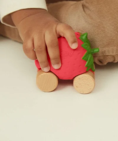 Oli&Carol Baby Spielzeugauto | SWEETIE THE STRAWBERRY