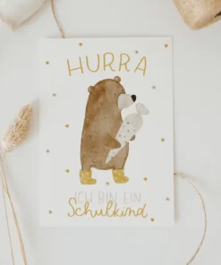 Postkarte von Hej Hanni Schulanfang Bär "Hurra ich bin ein Schulkind"