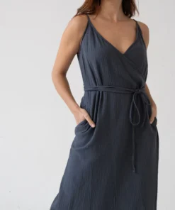 Tiralahilacha ERW Musselin Wickelkleid mit Träger BRIELLE | black