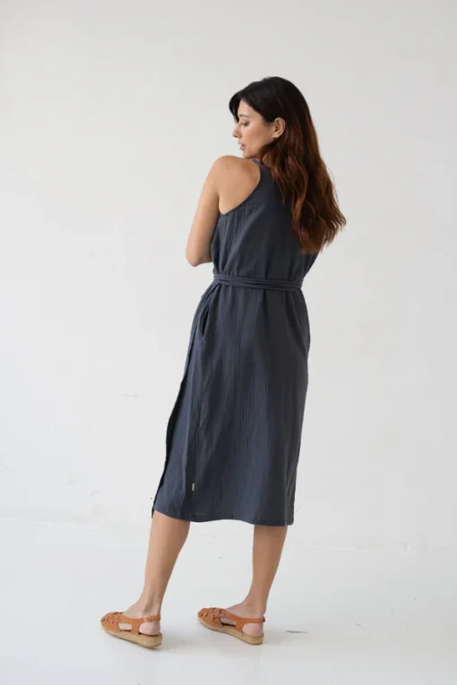 Tiralahilacha ERW Musselin Wickelkleid mit Träger BRIELLE | black – Bild 5