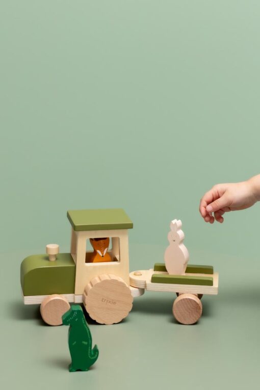 Trixie Holz Traktor mit Anhänger (ab 18m +) – Bild 2